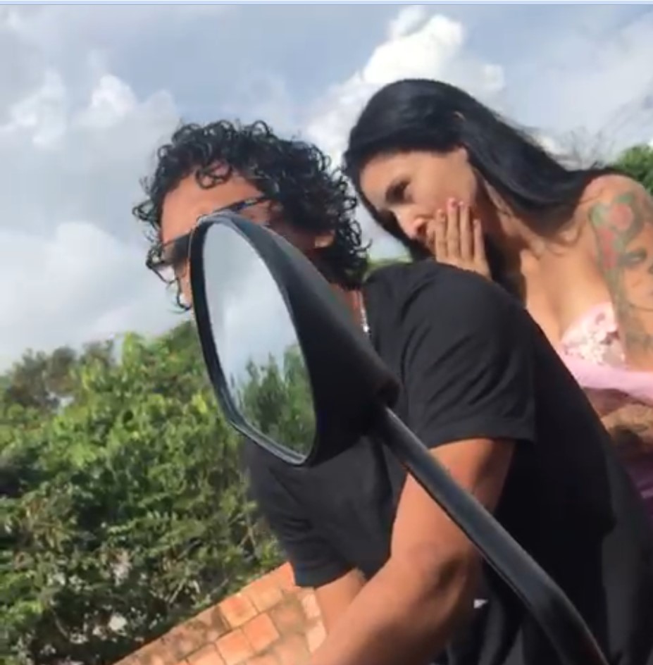 Novinha “fura olho” ri após ser flagrada por esposa saindo de motel com o  próprio irmão; veja vídeo